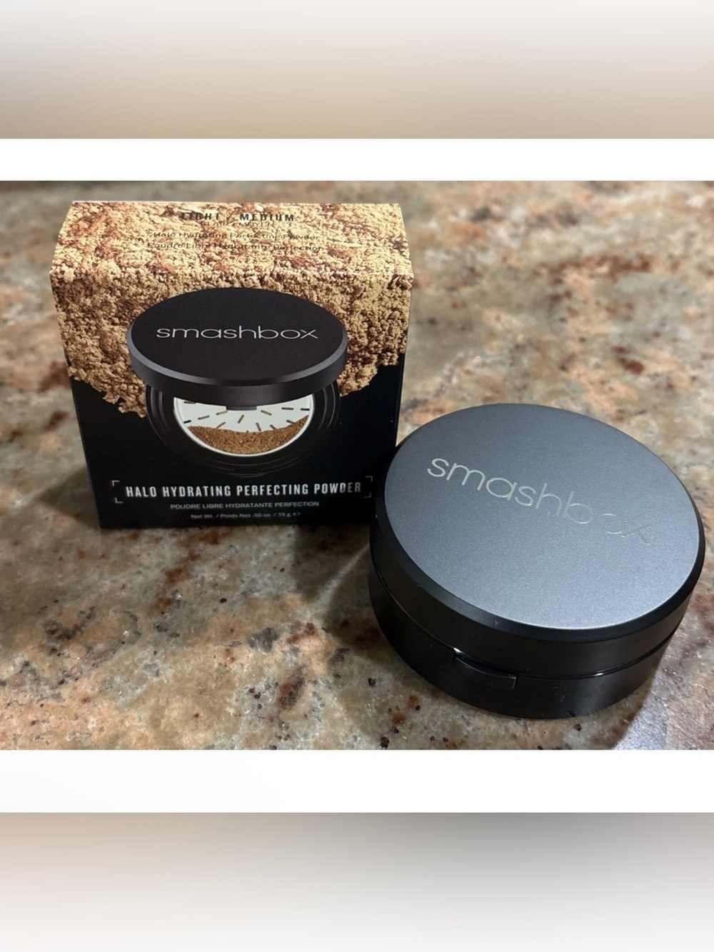 Smashbox Halo Hydrating Perfecting Powder - Light / Medium - 0.50 oz